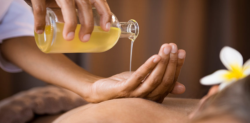 Ziel der Behand­lung mit Ayurveda ist nicht ein schnelles Besei­tigen von Be­schwerden und Krankheiten, sondern eine ganz­heitliche Umstim­mung in Körper, Seele und Geist zu erreichen.